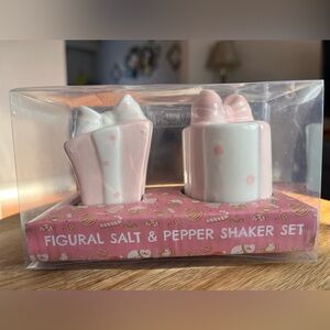Holly & Joy Figural Pink and White Gift Box 🎁 Salt🧂 & Pepper 🌶️ Shaker Set